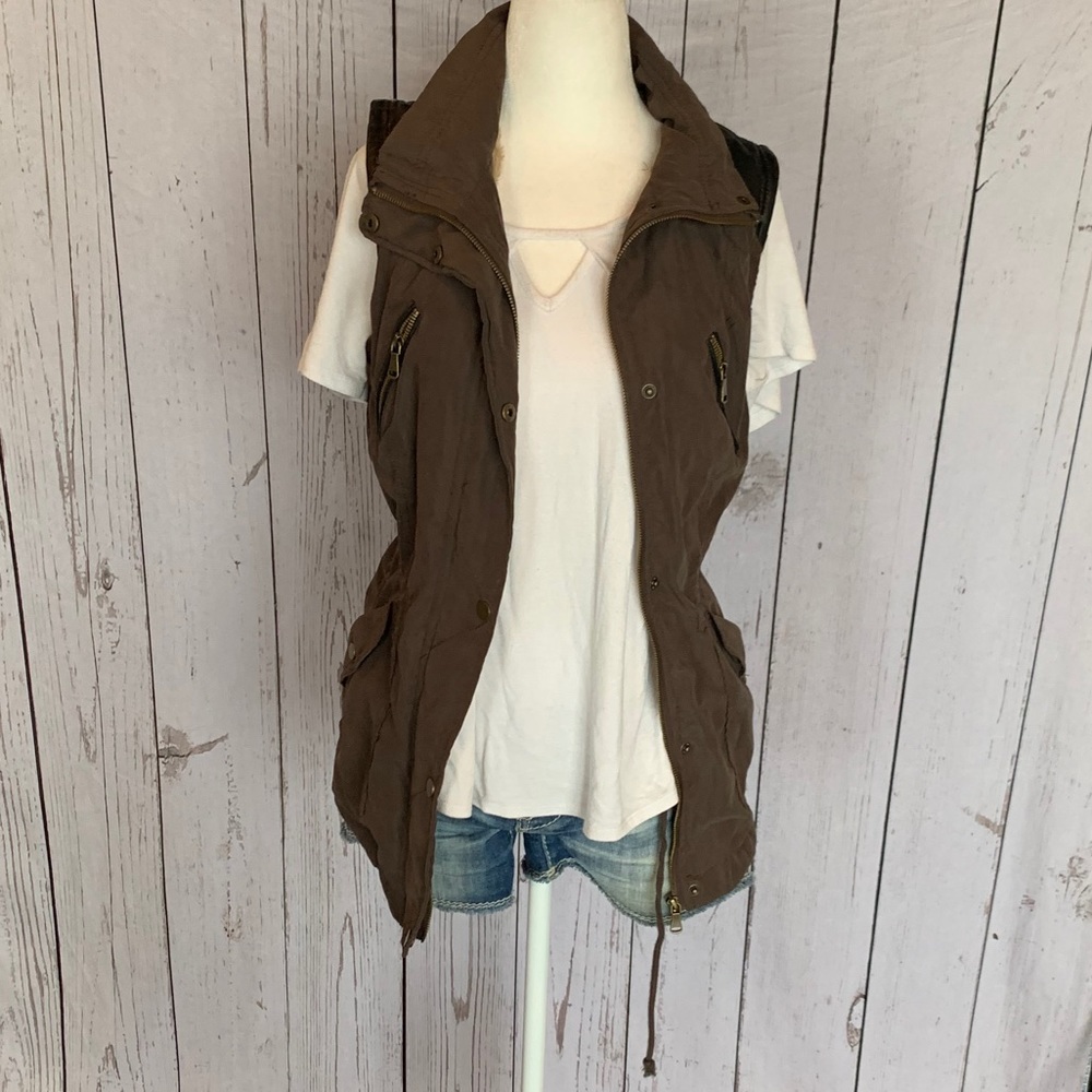 Women’s Daytrip Vest - Picture 1 of 7